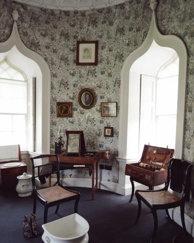 Turret views and morning hues✨

A glimpse into how life once looked within these historic castle walls. 🕰️🏰

#MalahideCastle #HistoricIreland #IrishHeritage #VisitDublin #DiscoverIreland #CastleLife #HeritageLovers #InteriorInspo #LoveIreland