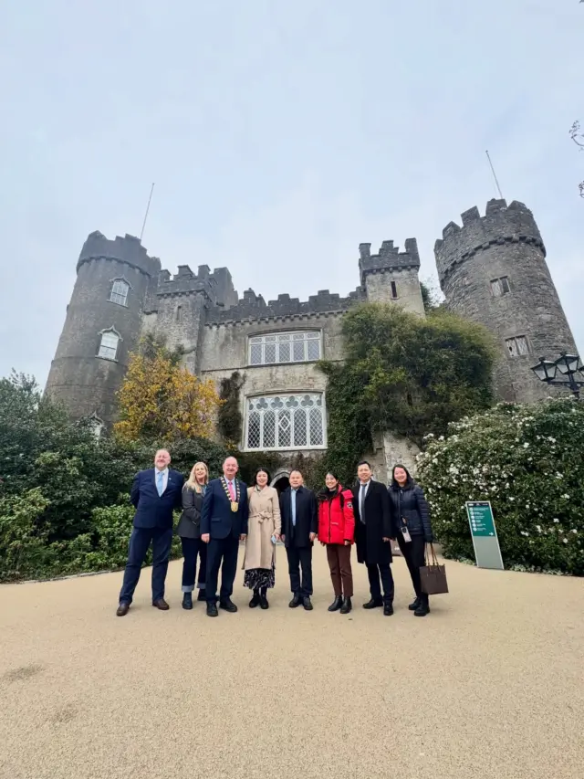 We were privileged to welcome Wang Jiabao, the Economic and Commercial Counselor for the Embassy of the People’s Republic of China in Ireland and his delegation to Malahide Castle & Gardens recently.

Engaging in these cross-cultural dialogues allows us to share the rich history of the Talbot family and showcase Fingal. 

A heartfelt thank you to the delegates for their visit and their commitment to building lasting connections.

#MalahideCastle #ExploreFingal #IrelandChina #TourismIreland EmbassyOfChina